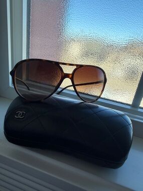 CHANEL Tortoiseshell Aviator Sunglasses with Brown Gradient Lenses authentic